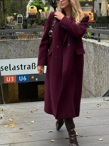 HH Fashion women's coat in burgundy wool, with double closure, long sleeves and lapel. Ideal for autumn and winter.